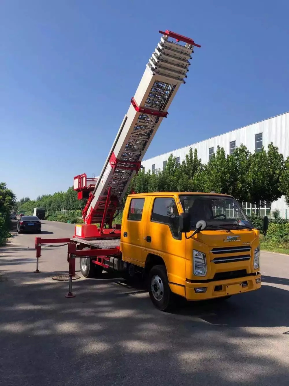 邱县附近的云梯车出租服务：轻松解决高空作业需求